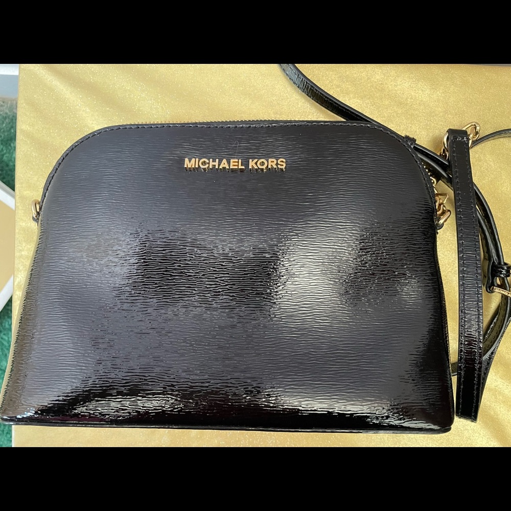 Michael Kors Cindy Large Black Pattern Leather crossbody
